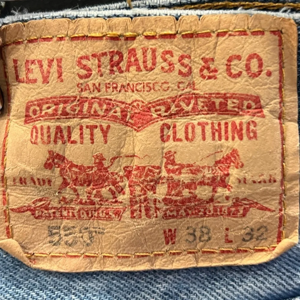 Levi’s 550 jeans size 38/32 in GUC